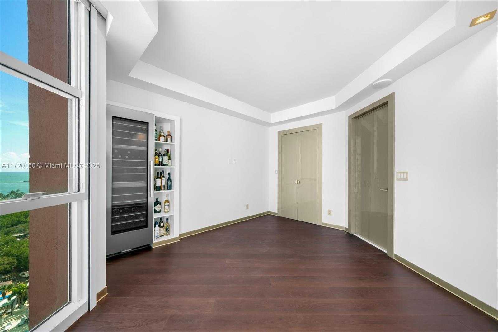 Small Image of 300 SOUTH POINTE DR #1501, Miami Beach Number 29