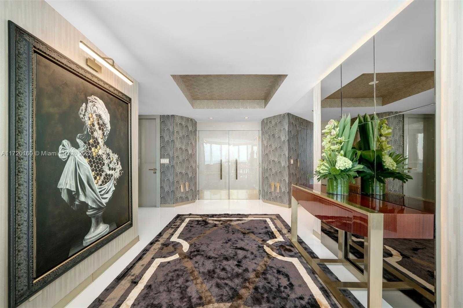 Small Image of 300 SOUTH POINTE DR #1501, Miami Beach Number 3