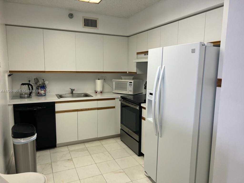 Small Image of 3400 NORTH EAST 192ND ST #410, Aventura Number 4