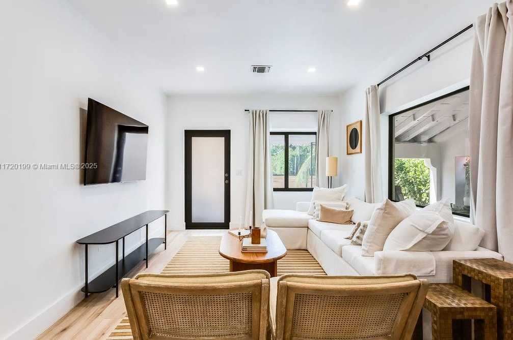 Small Image of 235 NORTH WEST 50TH ST, Miami Number 10