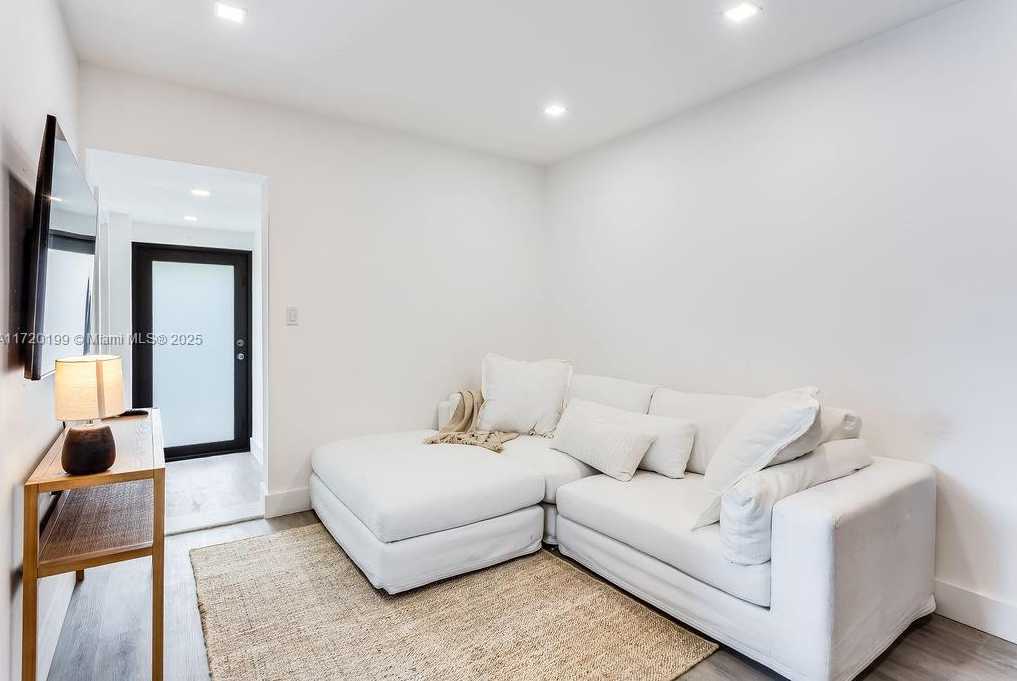 Small Image of 235 NORTH WEST 50TH ST, Miami Number 28