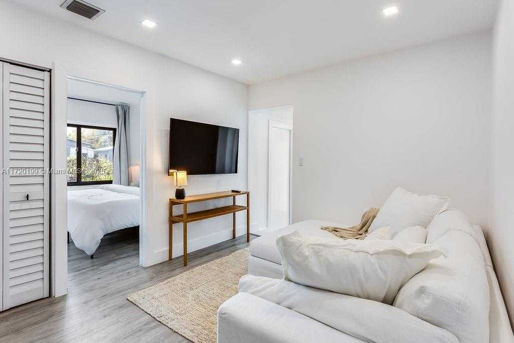 Small Image of 235 NORTH WEST 50TH ST, Miami Number 30