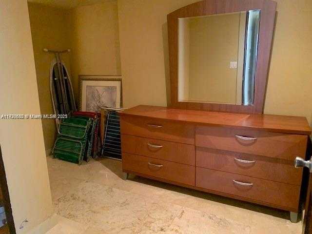 Small Image of 100 LINCOLN RD #PH4, Miami Beach Number 14