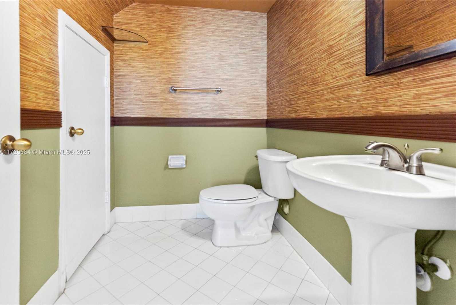 Small Image of 9236 SOUTH WEST 215TH TER, Cutler Bay Number 15
