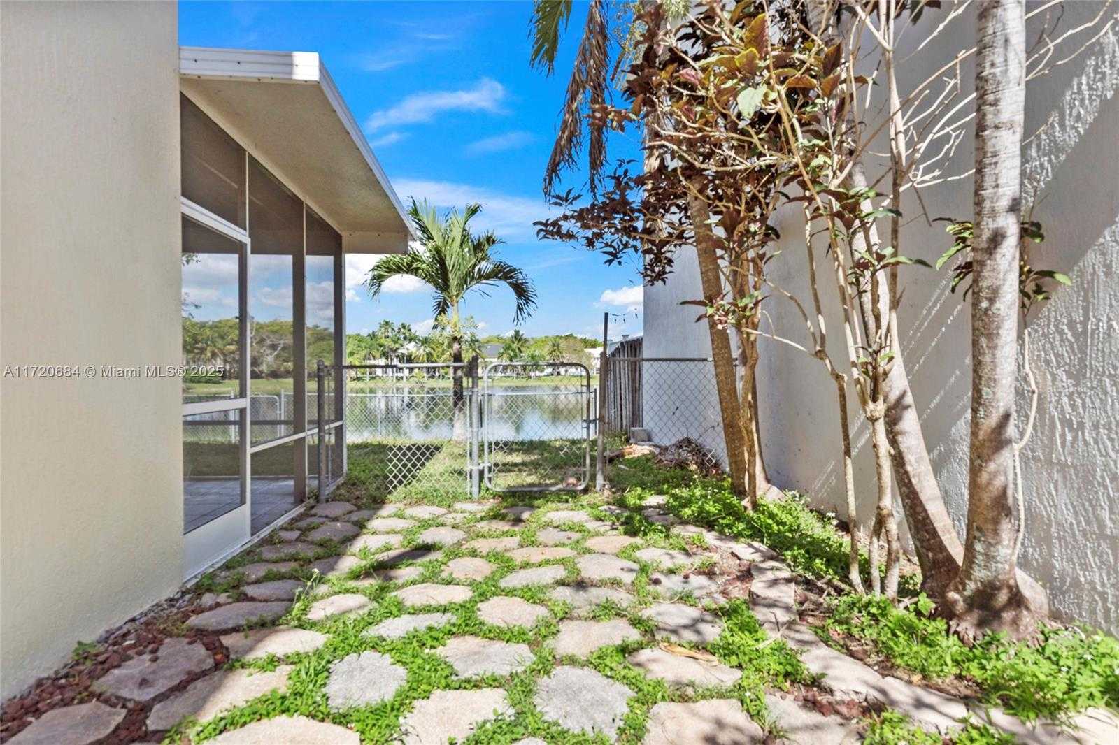 Small Image of 9236 SOUTH WEST 215TH TER, Cutler Bay Number 35
