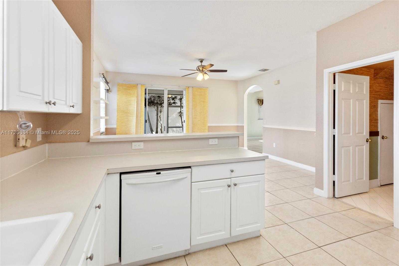 Small Image of 9236 SOUTH WEST 215TH TER, Cutler Bay Number 7