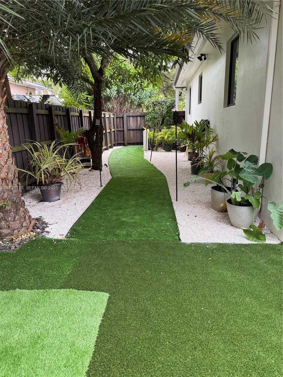 Imagen de Pequeño Objeto