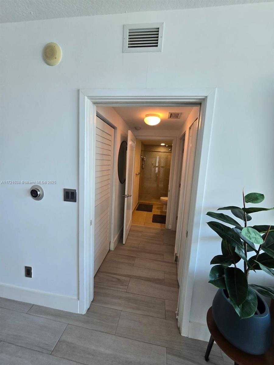 Small Image of 325 SOUTH BISCAYNE BLVD #3719, Miami Number 17