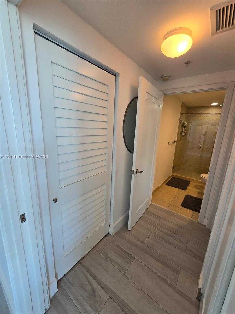 Small Image of 325 SOUTH BISCAYNE BLVD #3719, Miami Number 20