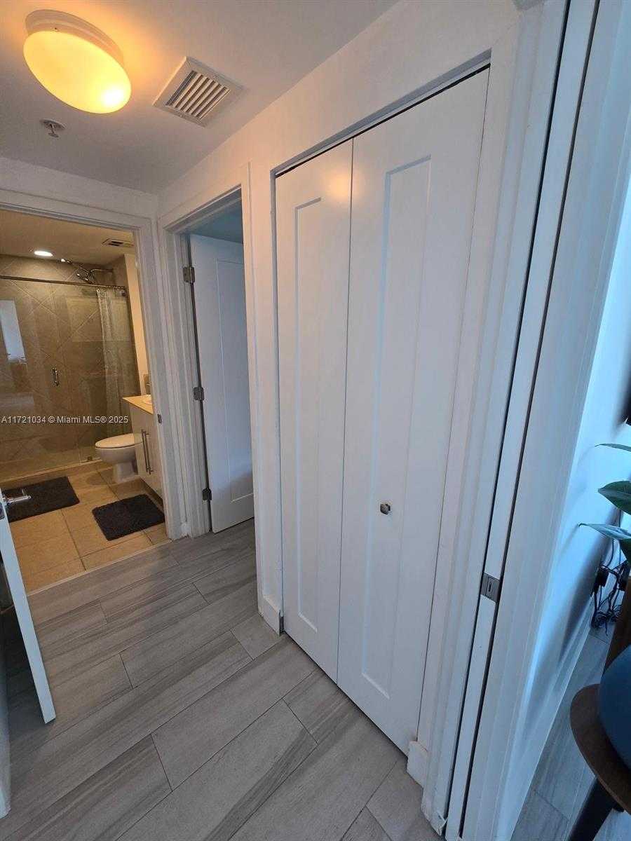 Small Image of 325 SOUTH BISCAYNE BLVD #3719, Miami Number 21