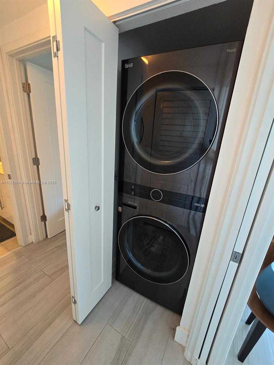 Small Image of 325 SOUTH BISCAYNE BLVD #3719, Miami Number 22