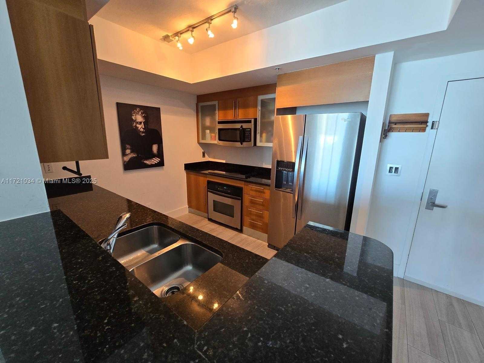 Small Image of 325 SOUTH BISCAYNE BLVD #3719, Miami Number 6