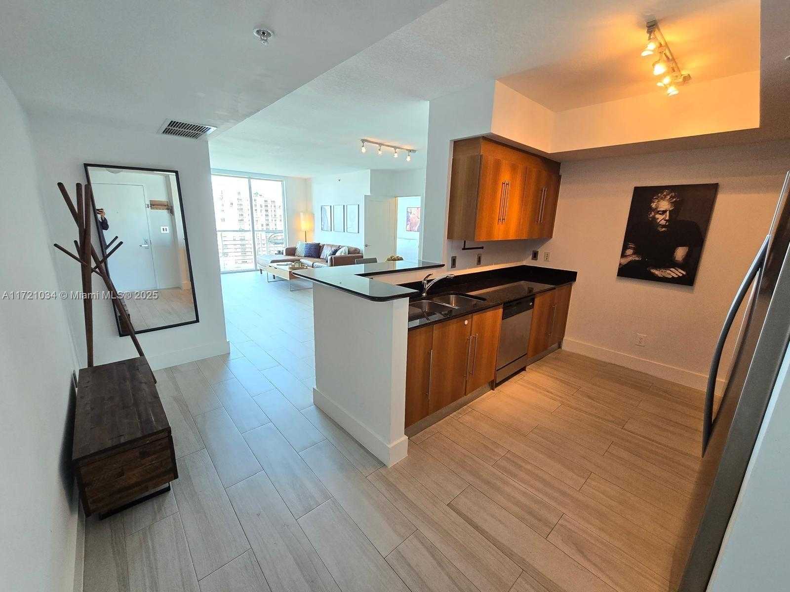 Small Image of 325 SOUTH BISCAYNE BLVD #3719, Miami Number 7