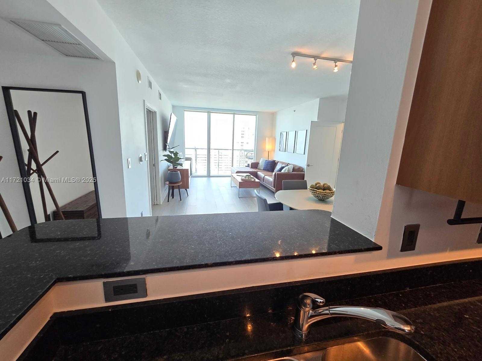 Small Image of 325 SOUTH BISCAYNE BLVD #3719, Miami Number 8