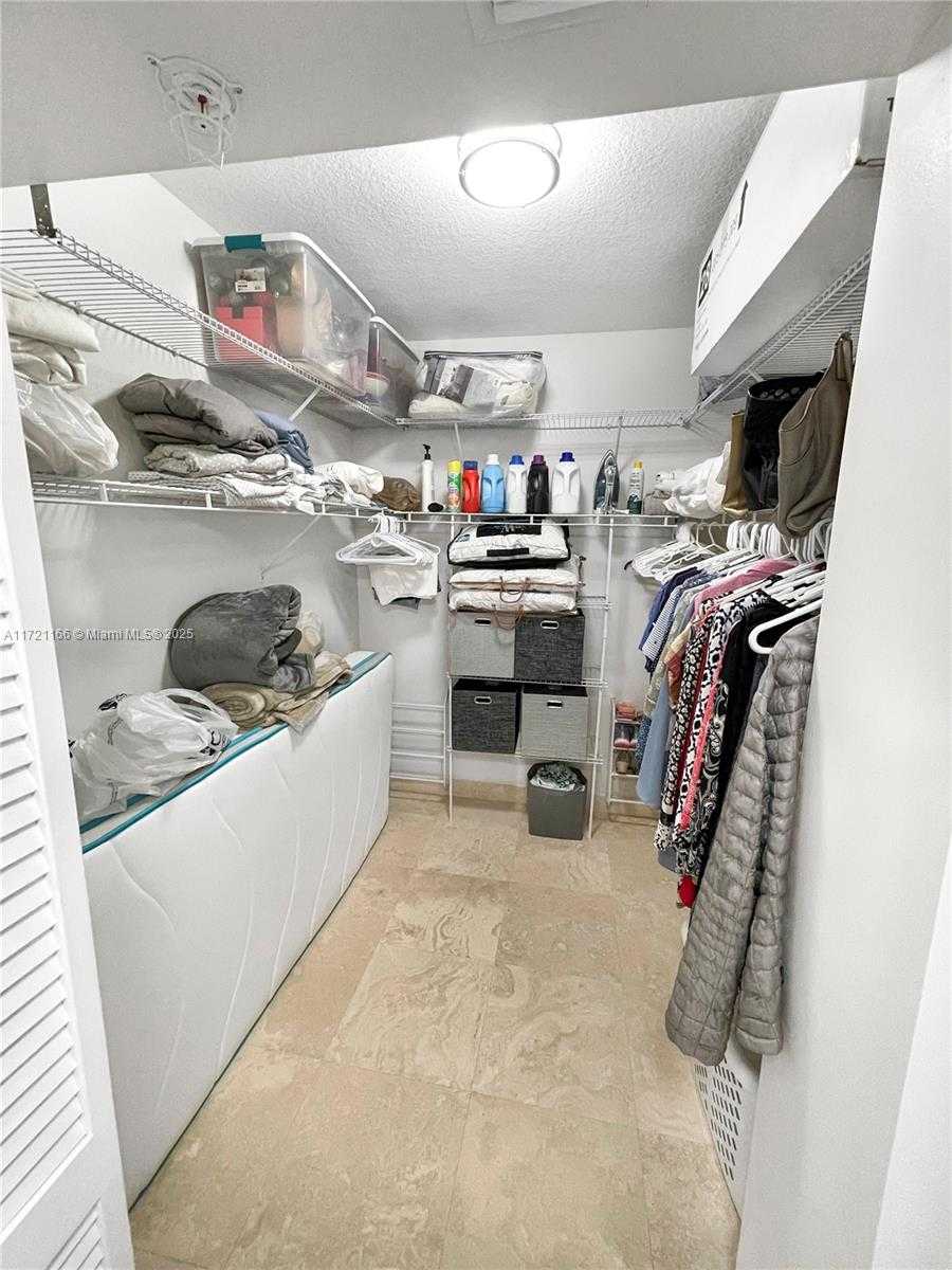 Small Image of 41 SOUTH EAST 5TH ST #916, Miami Number 14