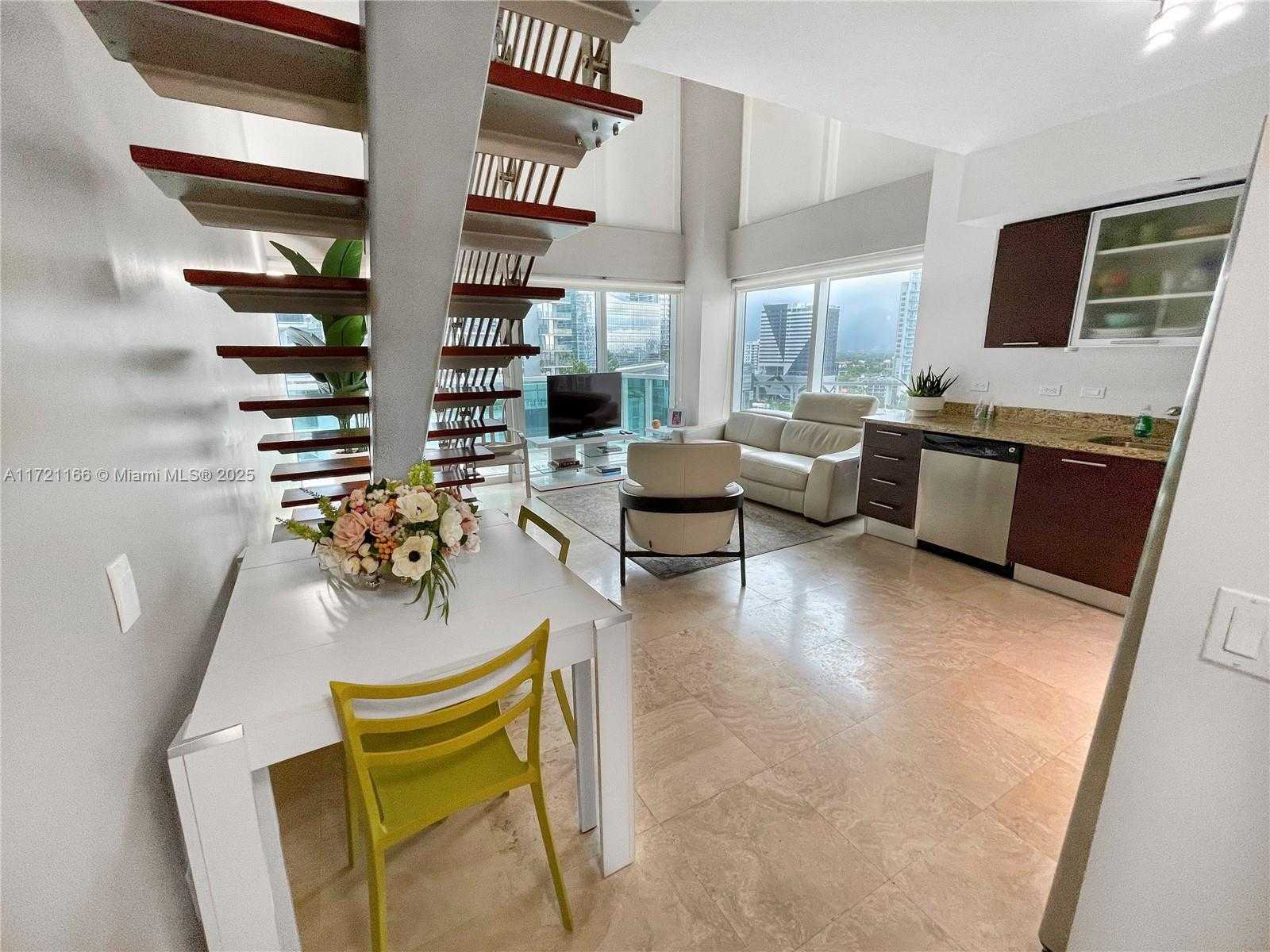 Small Image of 41 SOUTH EAST 5TH ST #916, Miami Number 3