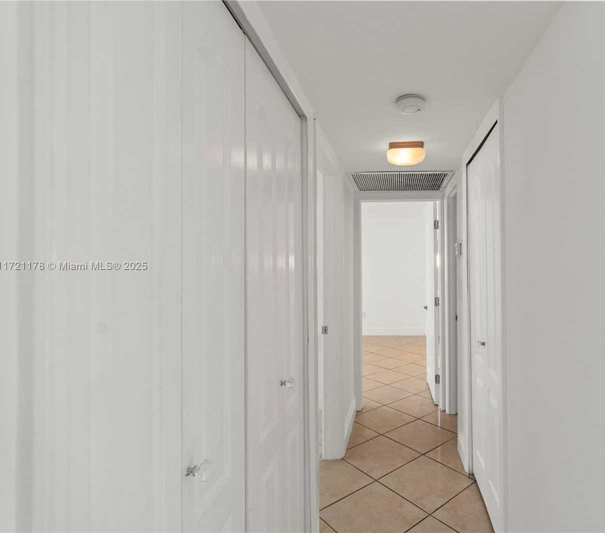 Small Image of 5701 COLLINS AVE #917, Miami Beach Number 15