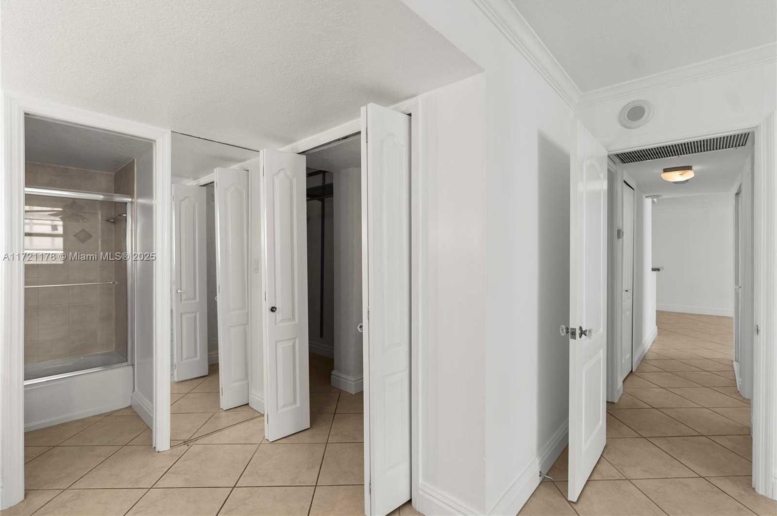 Small Image of 5701 COLLINS AVE #917, Miami Beach Number 22
