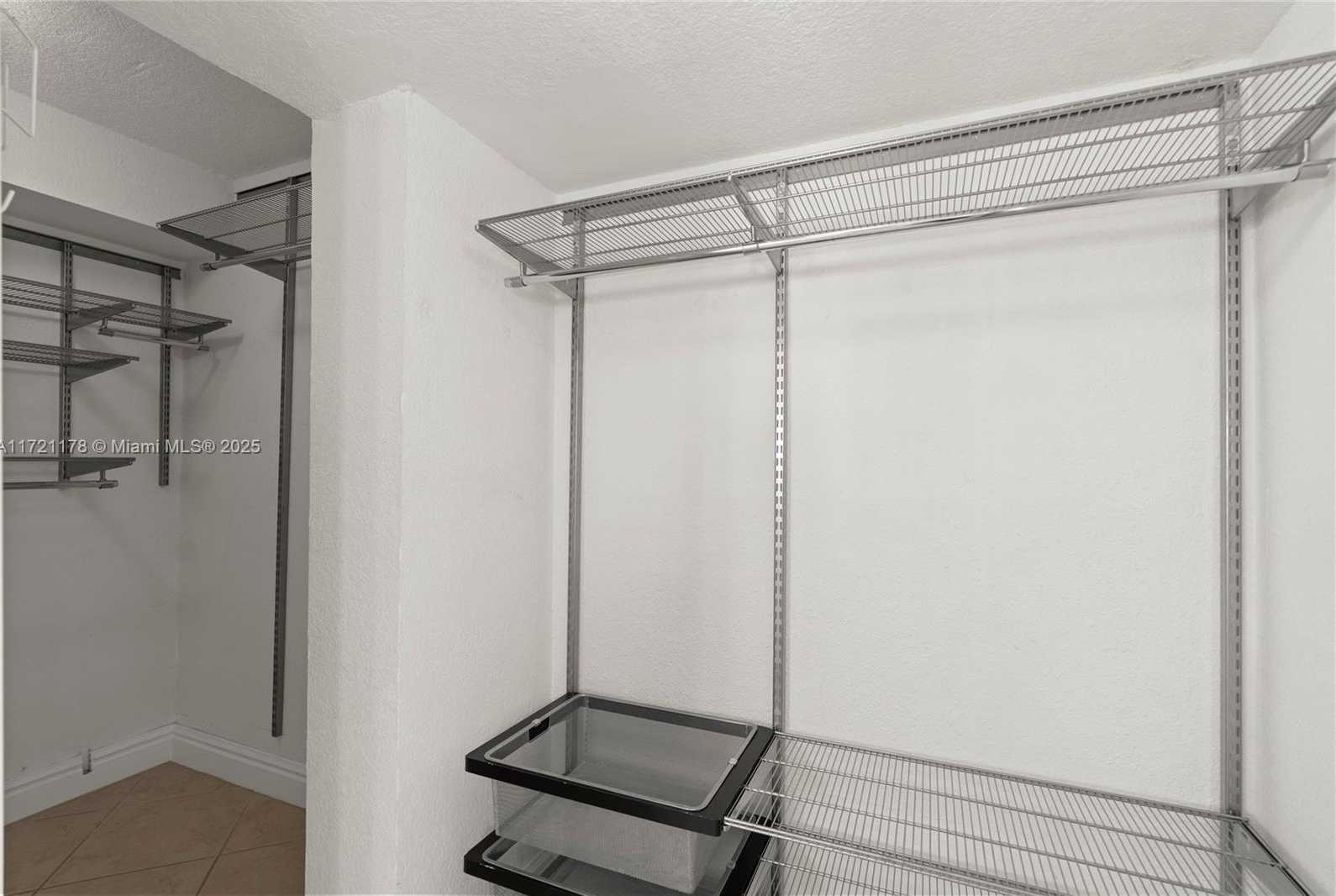 Small Image of 5701 COLLINS AVE #917, Miami Beach Number 23