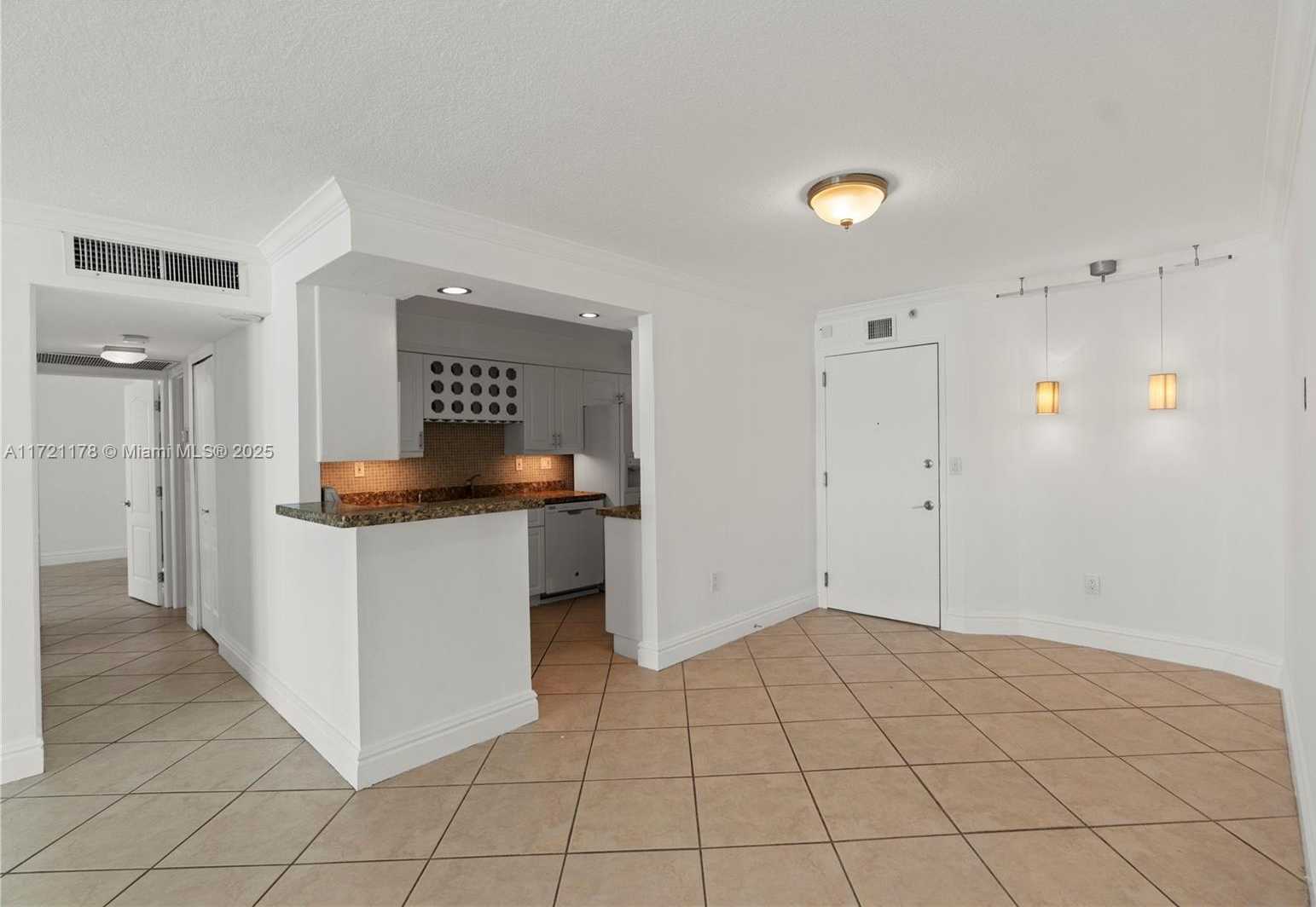 Small Image of 5701 COLLINS AVE #917, Miami Beach Number 8