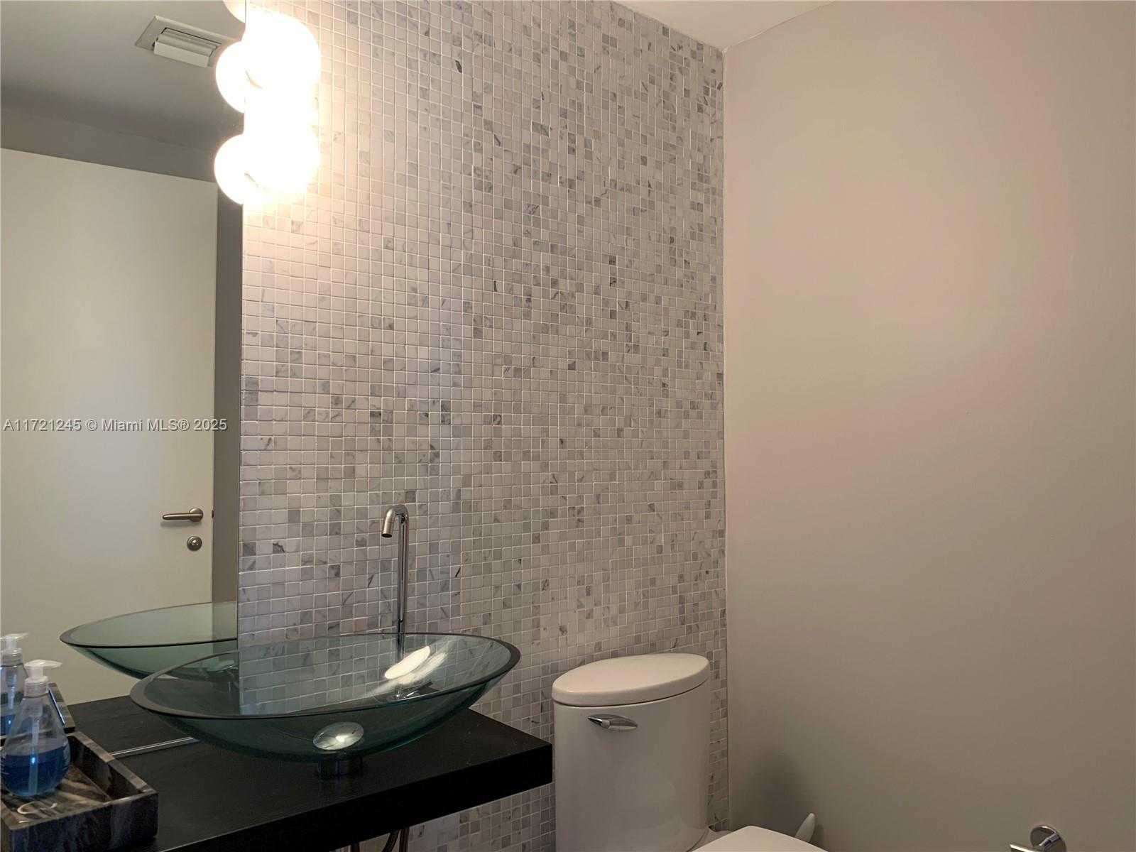 Small Image of 200 BISCAYNE BOULEVARD WAY #4212, Miami Number 11