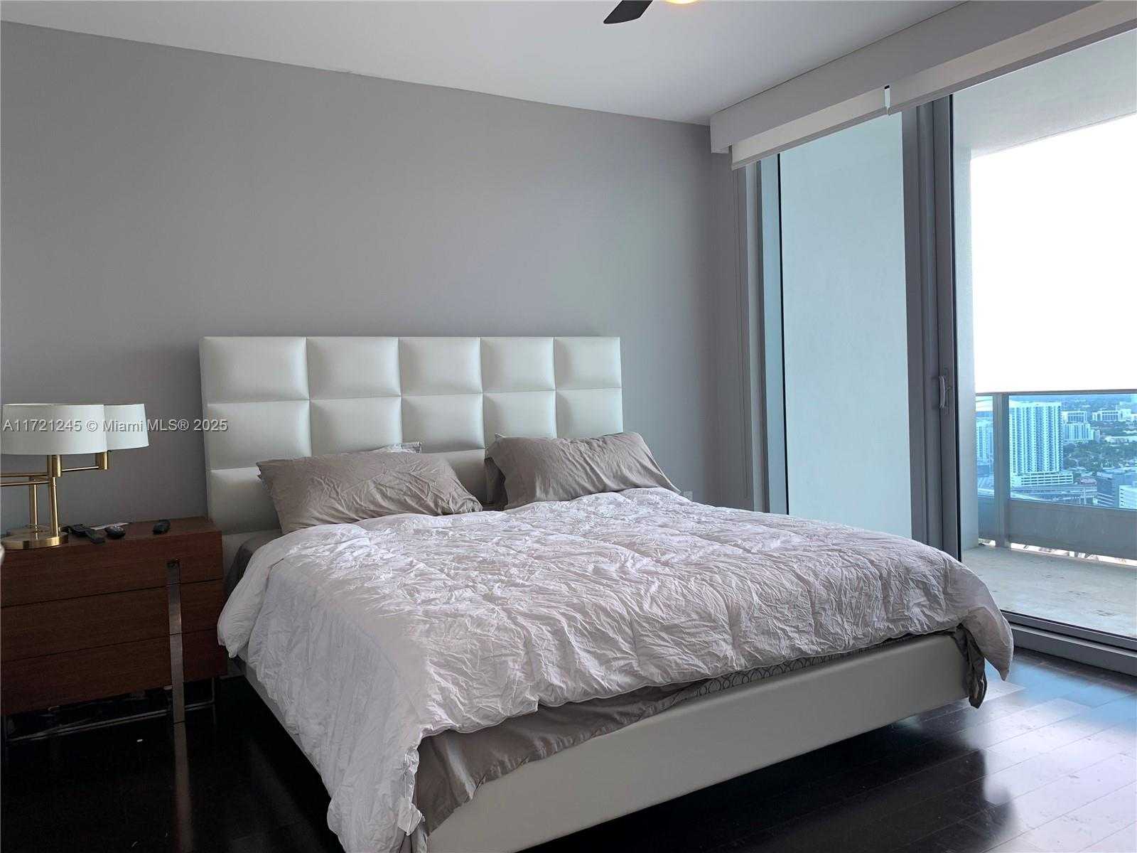 Small Image of 200 BISCAYNE BOULEVARD WAY #4212, Miami Number 12