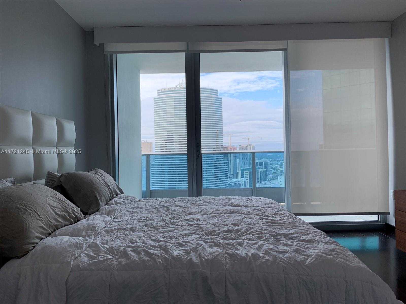 Small Image of 200 BISCAYNE BOULEVARD WAY #4212, Miami Number 13