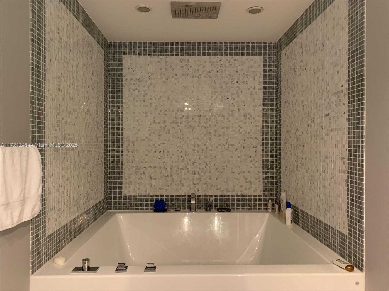 Small Image of 200 BISCAYNE BOULEVARD WAY #4212, Miami Number 15