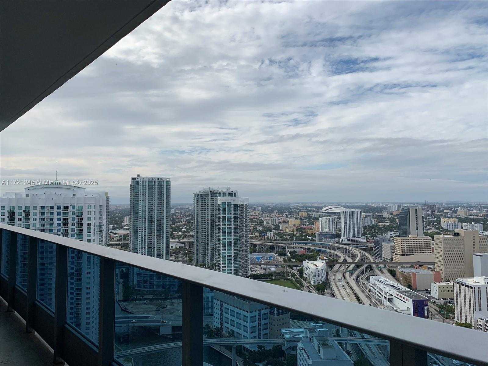 Small Image of 200 BISCAYNE BOULEVARD WAY #4212, Miami Number 2