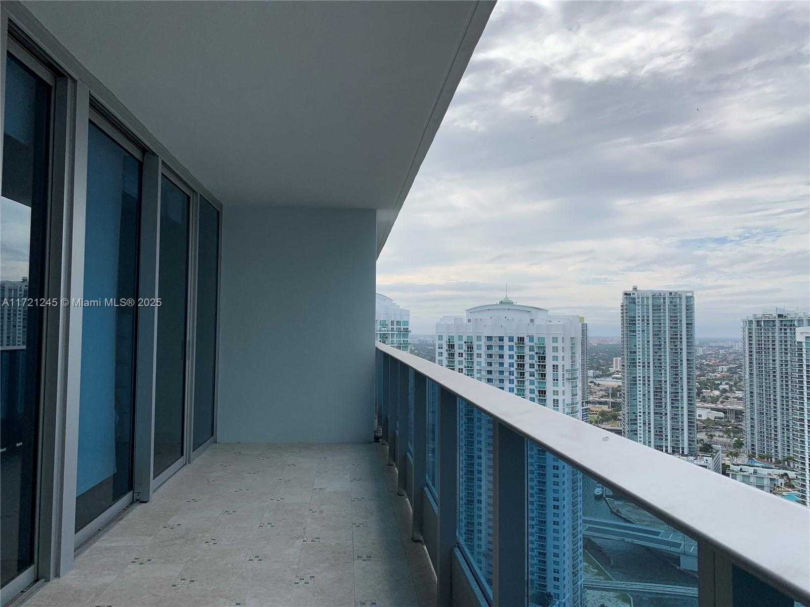 Small Image of 200 BISCAYNE BOULEVARD WAY #4212, Miami Number 3