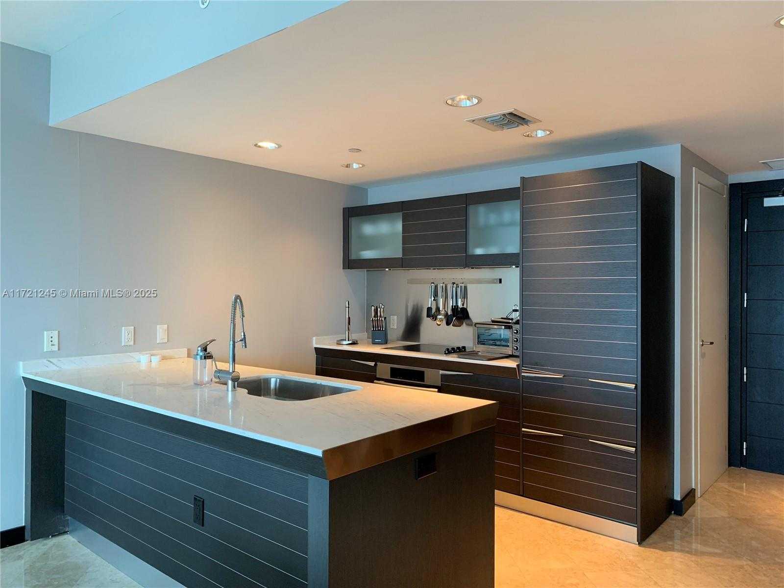Small Image of 200 BISCAYNE BOULEVARD WAY #4212, Miami Number 4