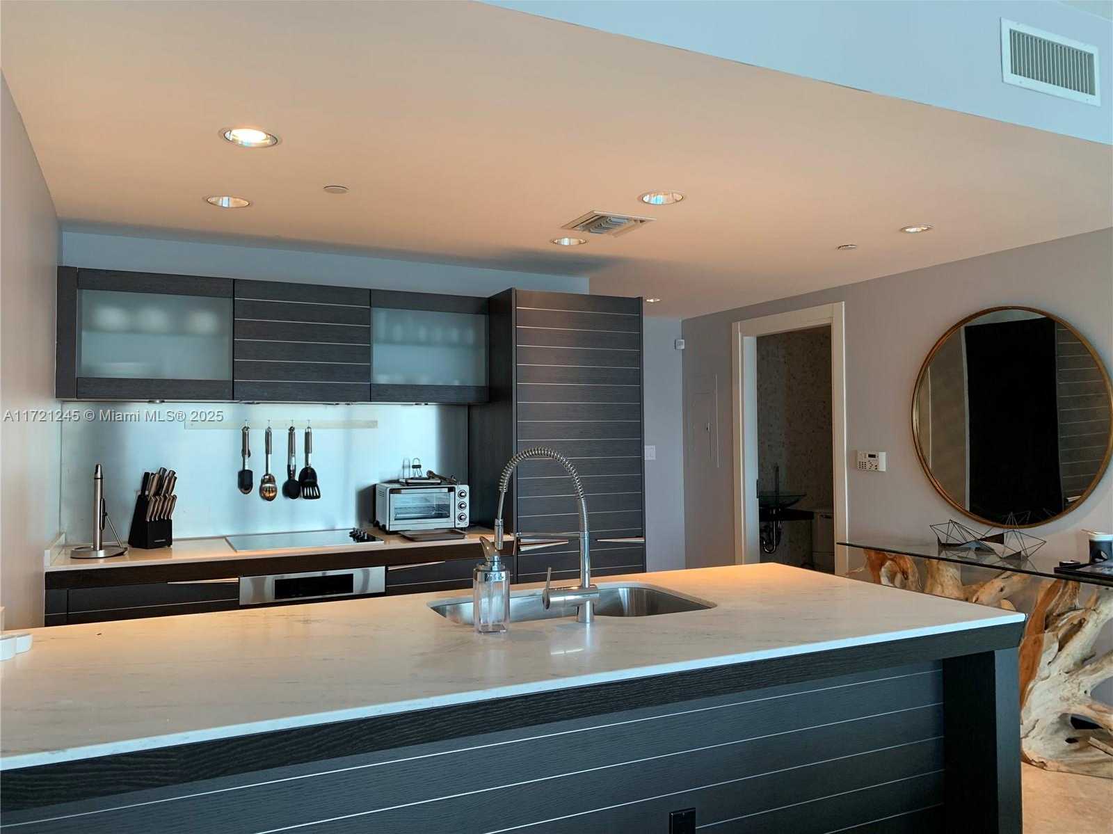 Small Image of 200 BISCAYNE BOULEVARD WAY #4212, Miami Number 5