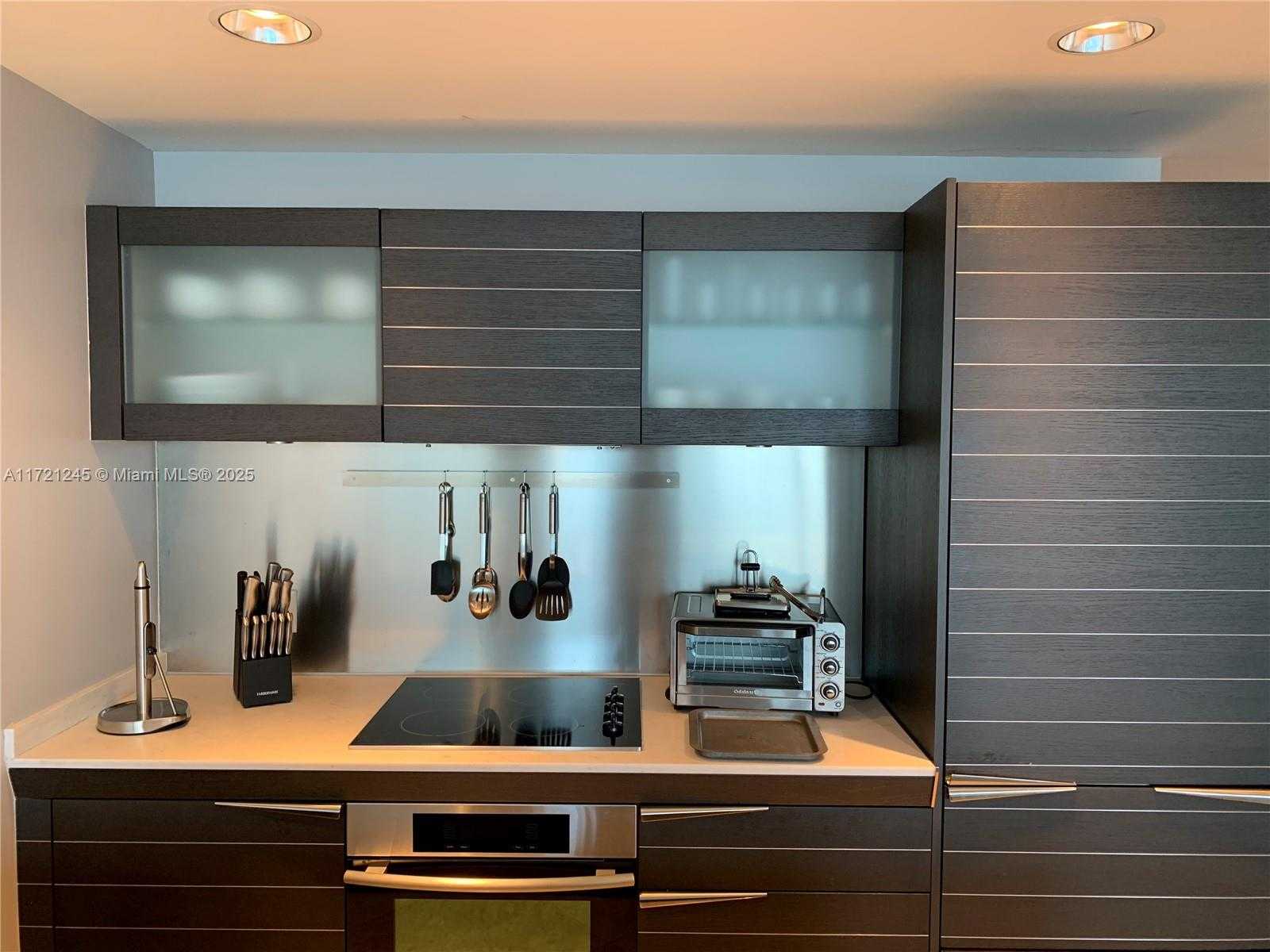 Small Image of 200 BISCAYNE BOULEVARD WAY #4212, Miami Number 6