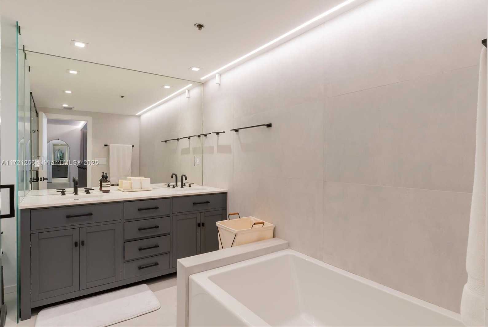 Small Image of 10175 COLLINS AVE #407, Bal Harbour Number 15