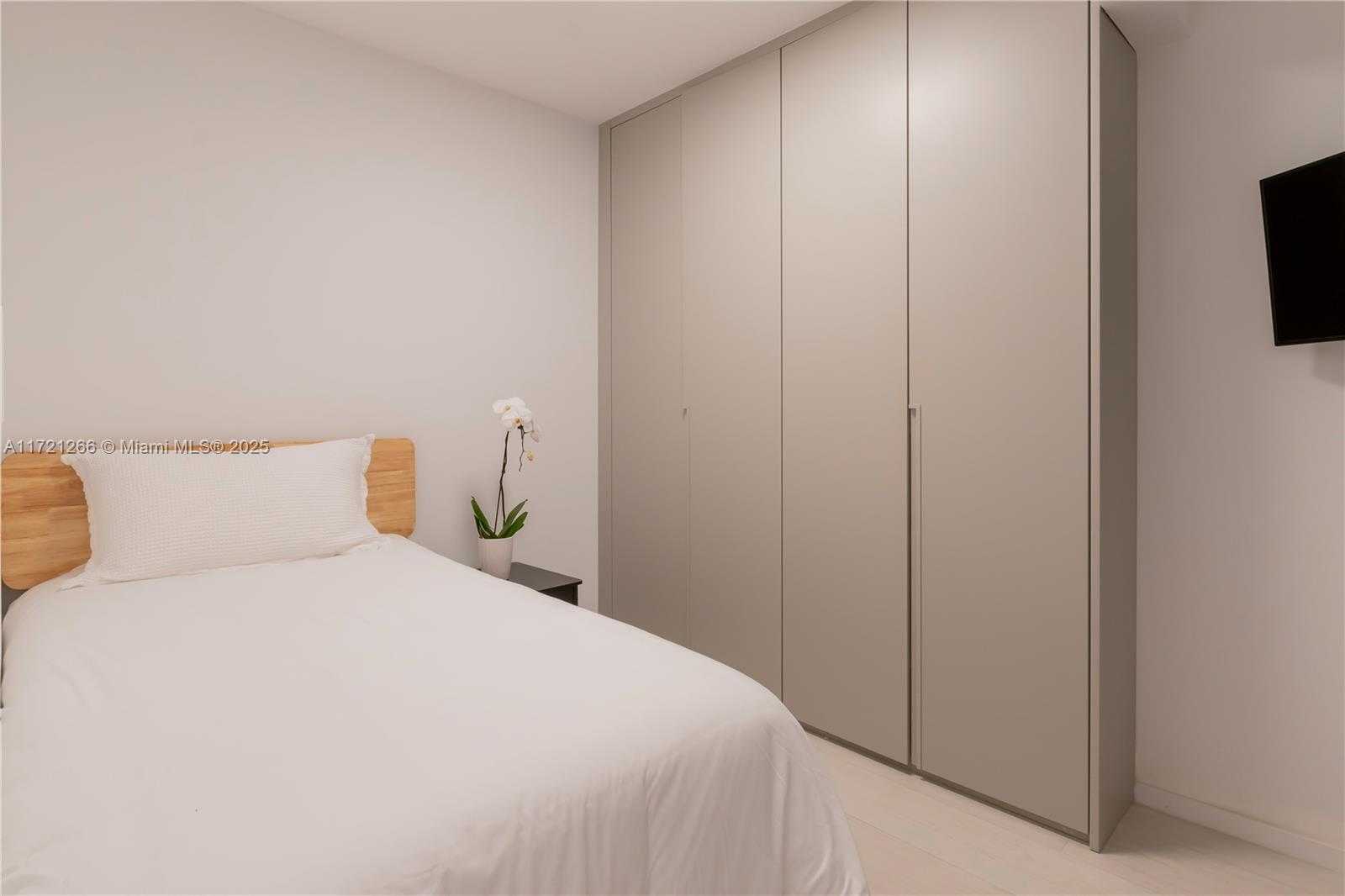 Small Image of 10175 COLLINS AVE #407, Bal Harbour Number 22