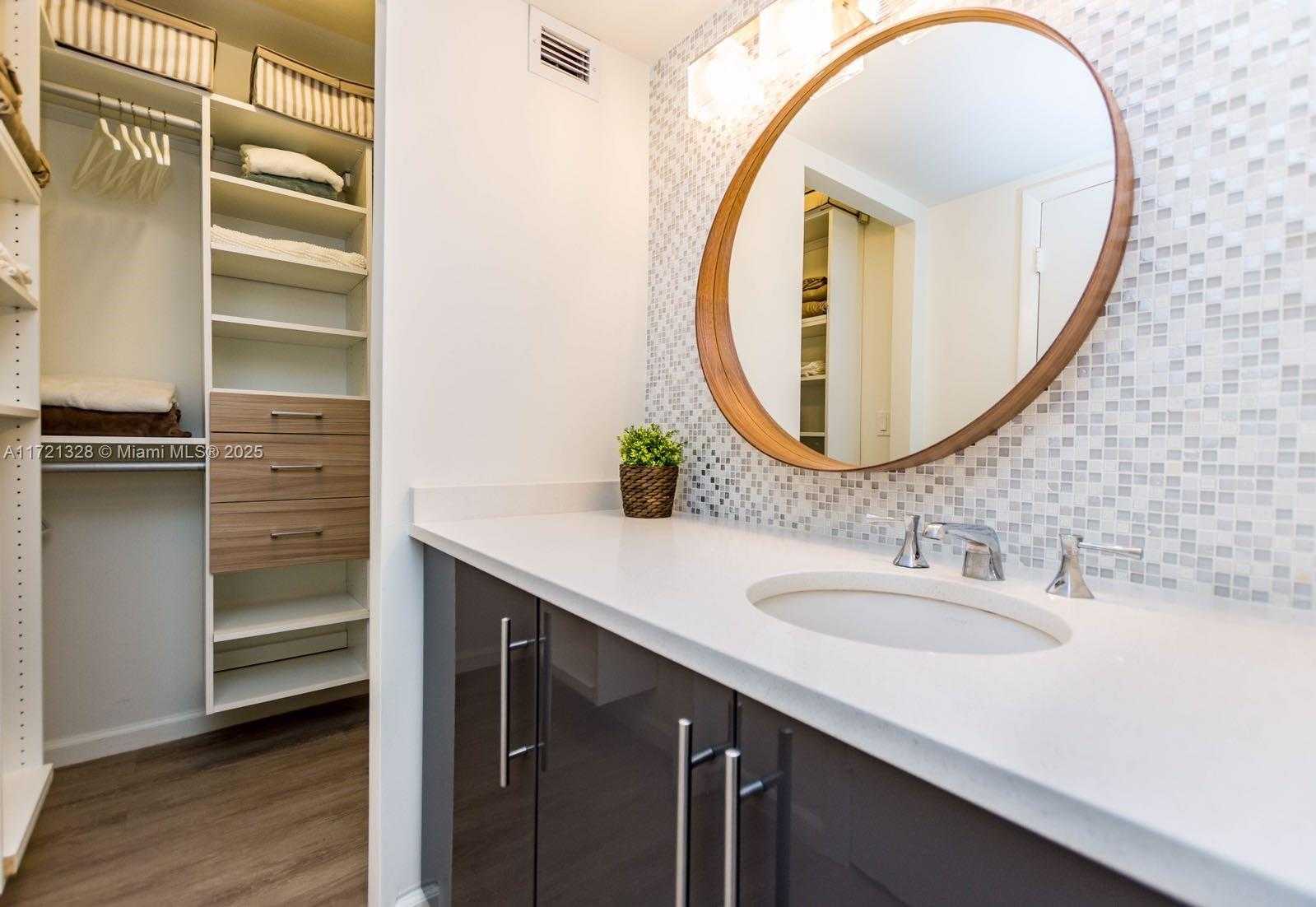 Small Image of 2301 COLLINS AVE #411, Miami Beach Number 3