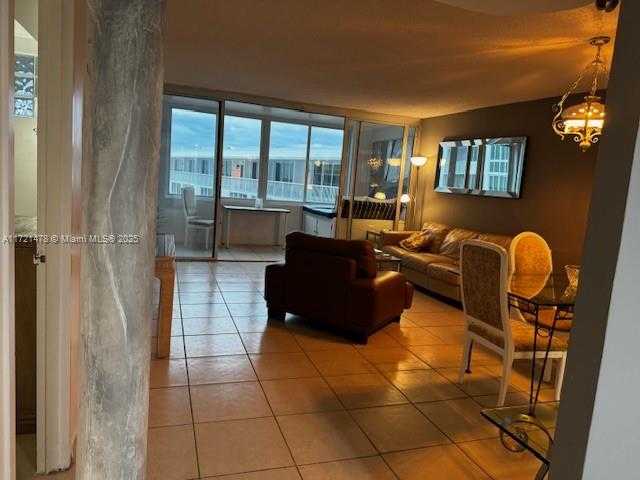Small Image of 5401 COLLINS AVE #430, Miami Beach Number 17