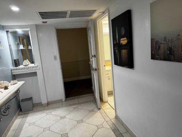 Small Image of 5401 COLLINS AVE #430, Miami Beach Number 19