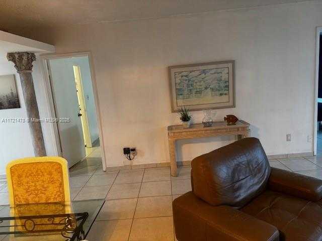 Small Image of 5401 COLLINS AVE #430, Miami Beach Number 25