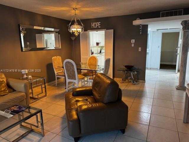 Small Image of 5401 COLLINS AVE #430, Miami Beach Number 26