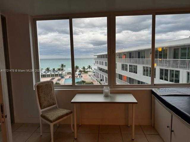 Small Image of 5401 COLLINS AVE #430, Miami Beach Number 34