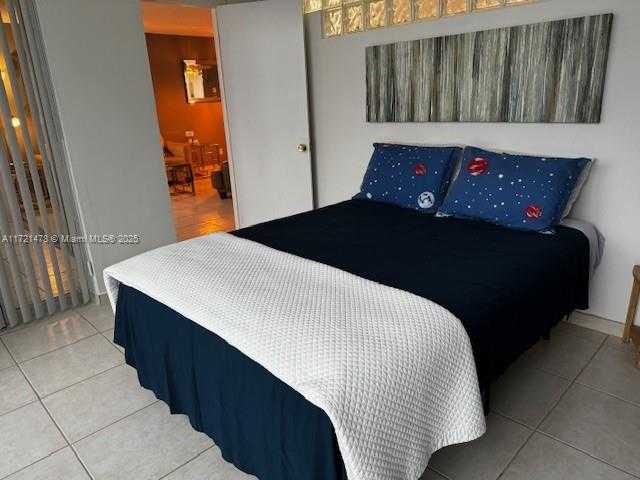 Small Image of 5401 COLLINS AVE #430, Miami Beach Number 37
