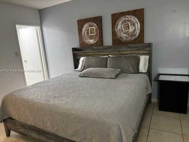 Small Image of 5401 COLLINS AVE #430, Miami Beach Number 39