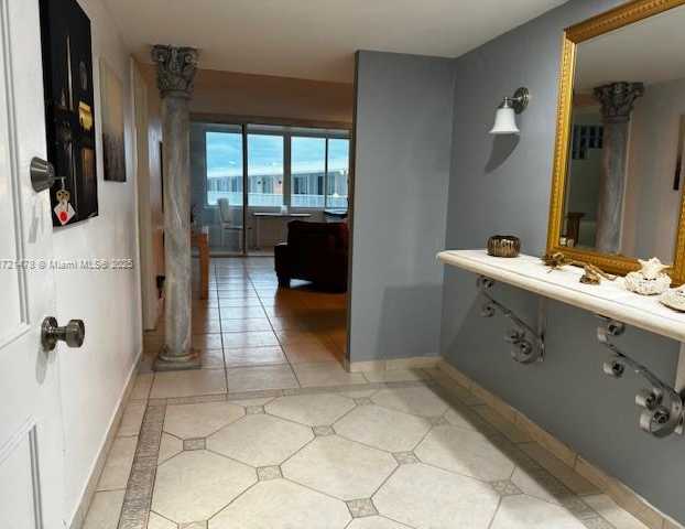 Small Image of 5401 COLLINS AVE #430, Miami Beach Number 41