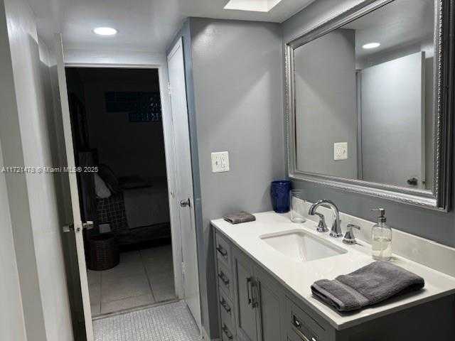 Small Image of 5401 COLLINS AVE #430, Miami Beach Number 45