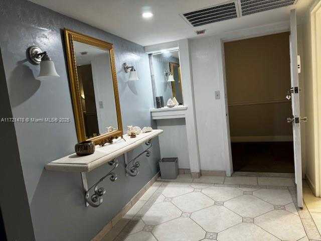 Small Image of 5401 COLLINS AVE #430, Miami Beach Number 46
