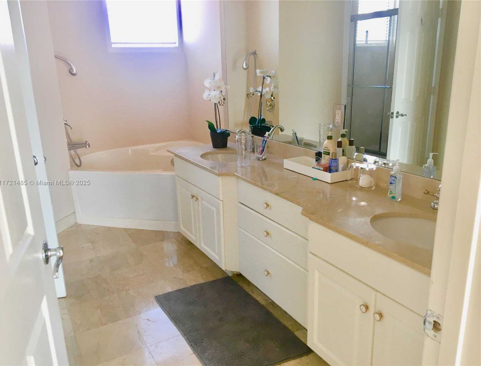 Small Image of 3370 HIDDEN BAY DR #2010, Aventura Number 7