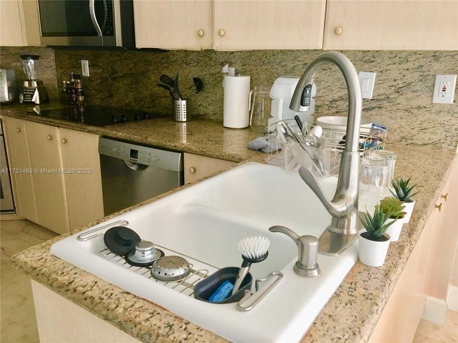 Small Image of 3370 HIDDEN BAY DR #2010, Aventura Number 9