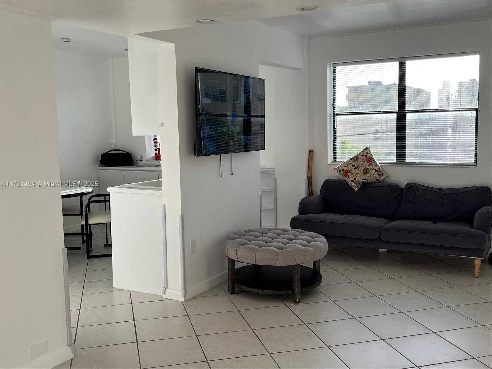 Small Image of 1390 OCEAN DR #306, Miami Beach Number 11