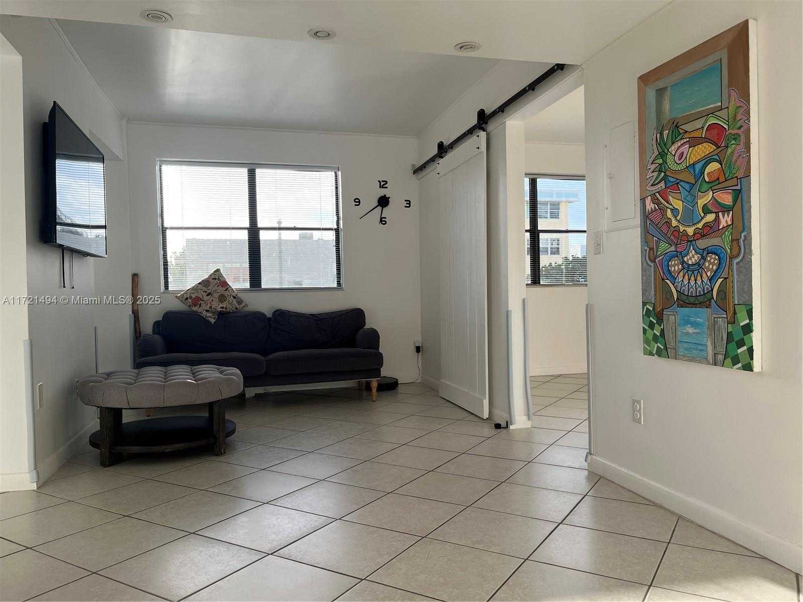 Small Image of 1390 OCEAN DR #306, Miami Beach Number 12